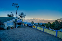KMVN Kausani, Kausani