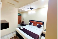 Hotel Moment, Lucknow