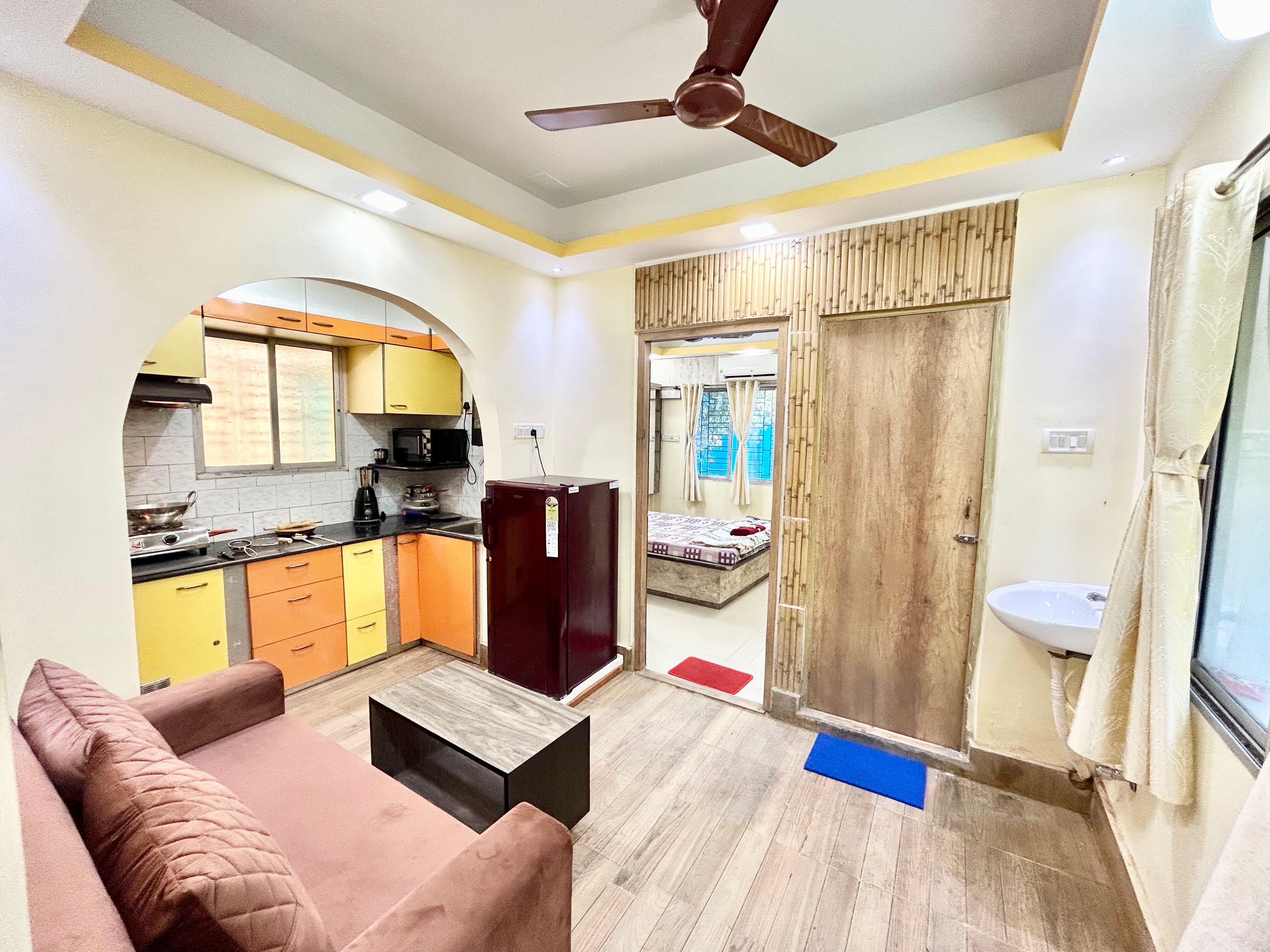 Stylish 1RK Serviced Apartment in in Tollygunge - Tap to explore photos