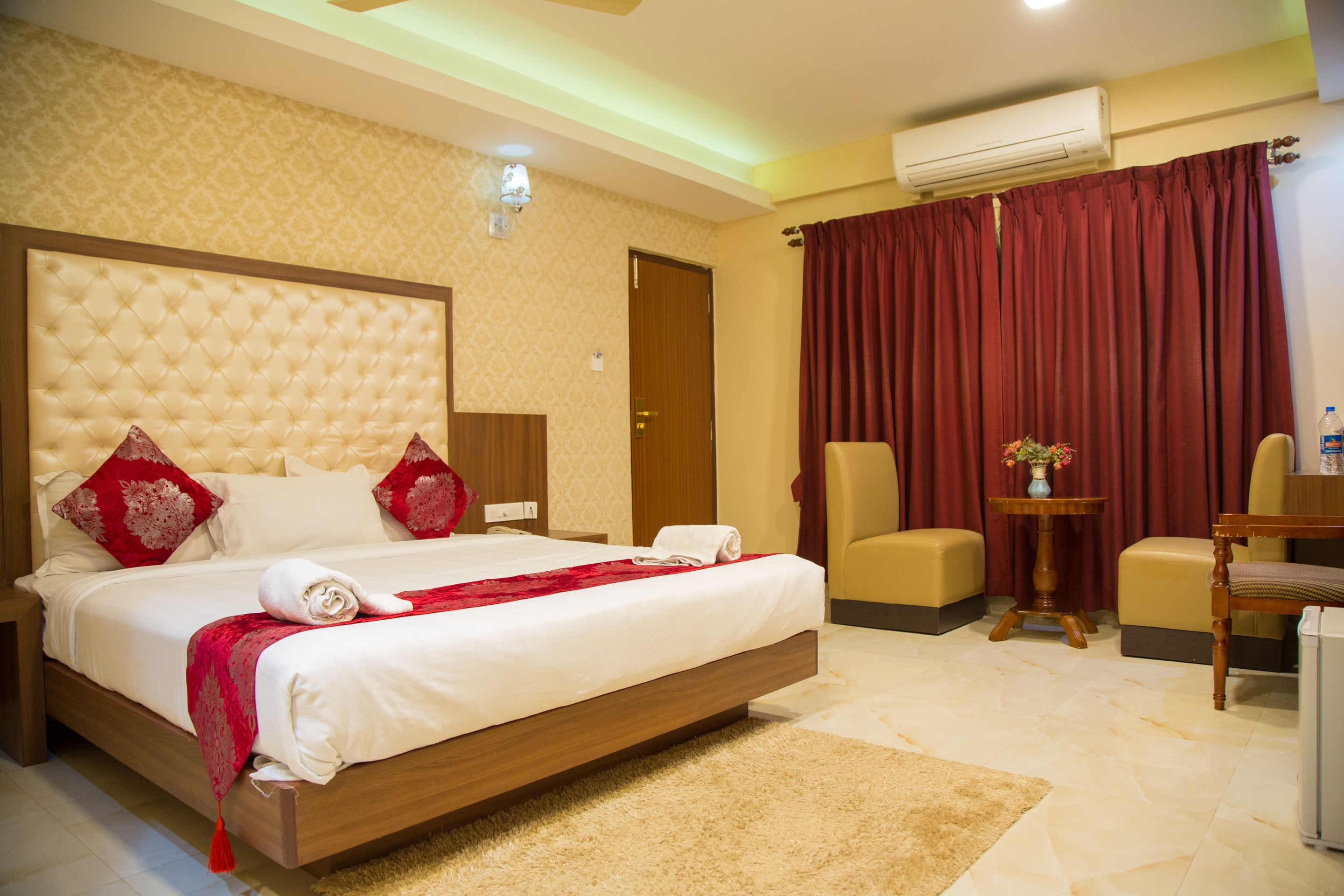 Hotel Mahalakshmi Residency - Tap to explore photos