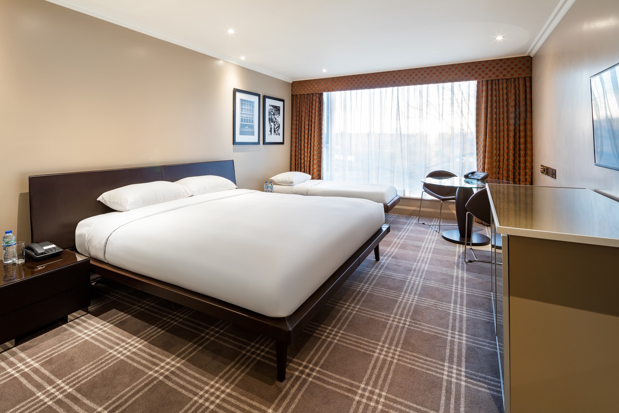 Radisson Blu Hotel & Conference Centre, London Heathrow - Tap to explore photos