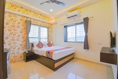 FabHotel Golden Heights, Kolad