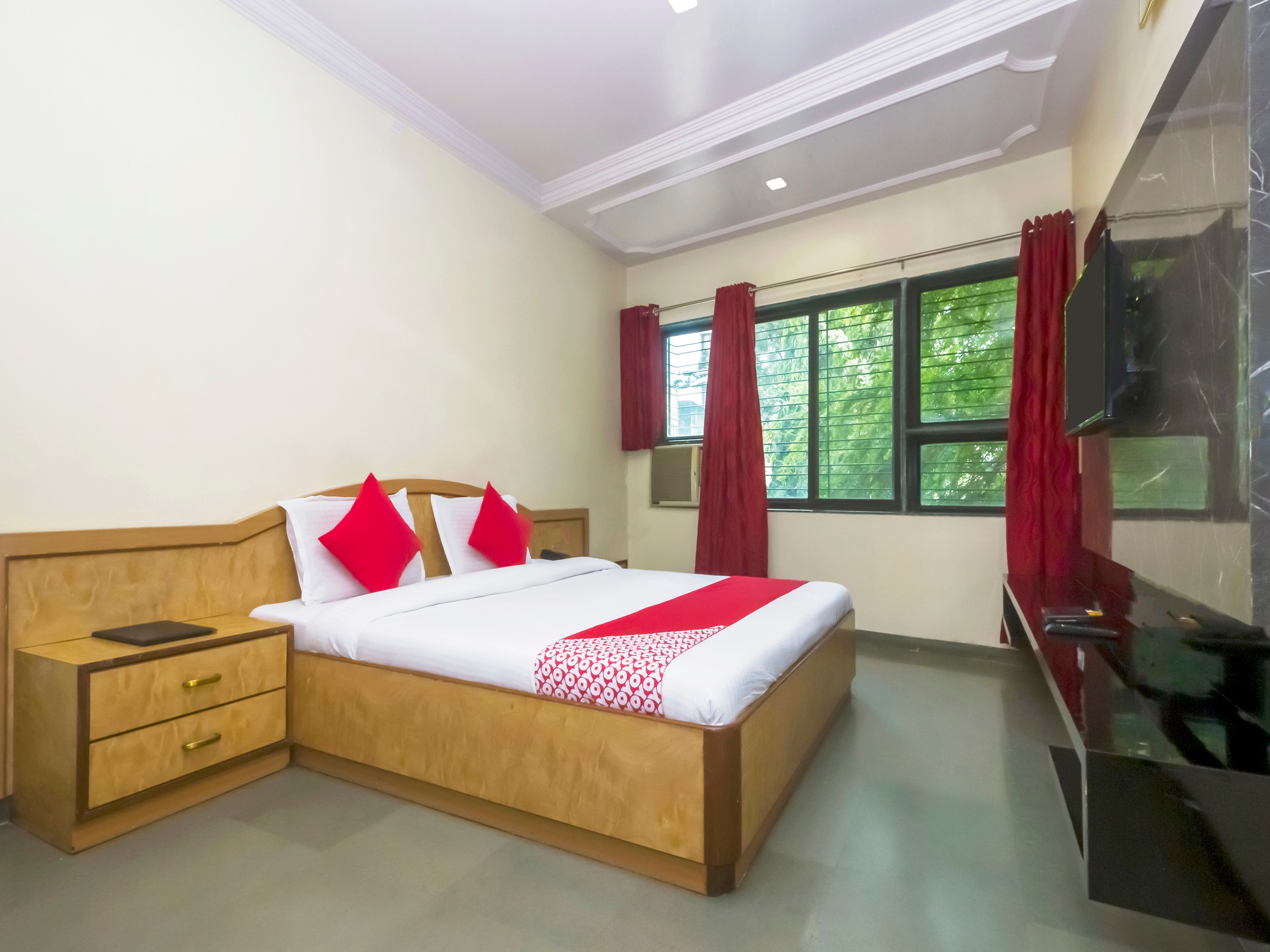 HOTEL NEW UTTAM HIRA PALACE 4