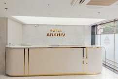Hotel Arshiv, Loni