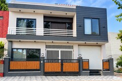 Stay Aura, Indore