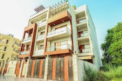 HOTEL PLATINUM PALACE NEAR MEDANTA HOSPITAL SECTOR 38, Manesar