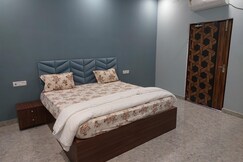 Cozy 2 BHK Place, Varanasi