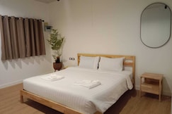 RQ Phuket Patong Beach by Collection O, فوكيت
