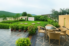 Scenic jungle drive Villa   Pool   open air screen, Jaipur