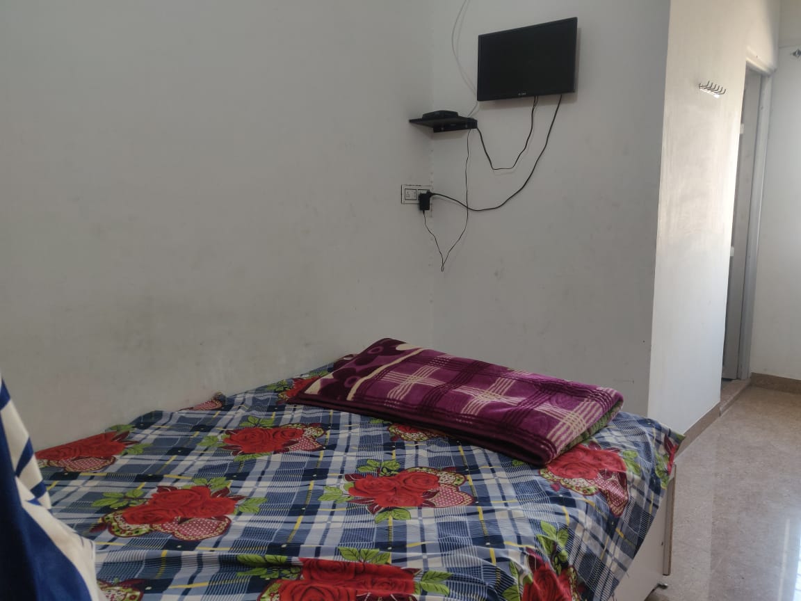 Shree Shyam Palace Guest House - Tap to explore photos