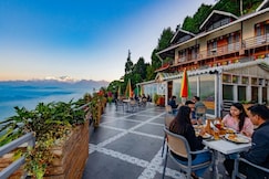 Delo Retreat, Aritar