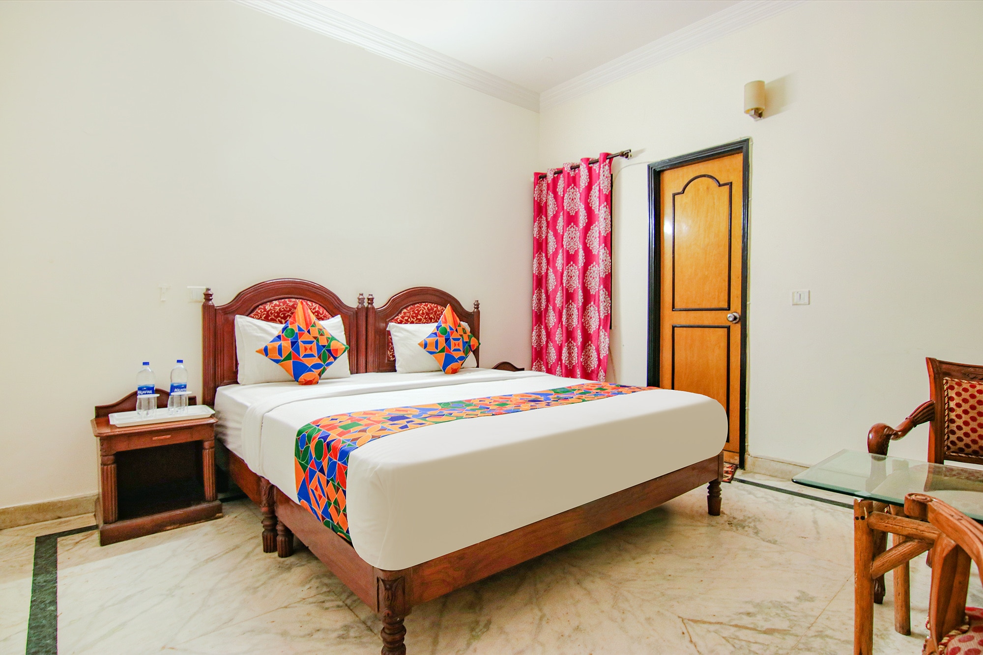 FabHotel Singh Suite - Tap to explore photos