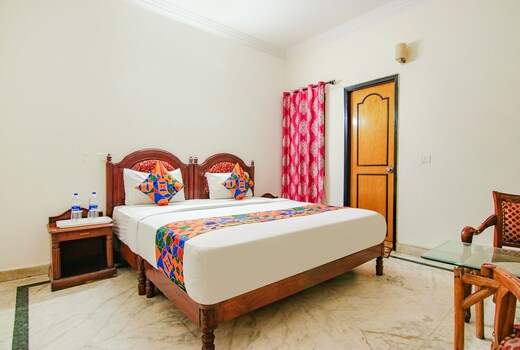 FabHotel Singh Suite