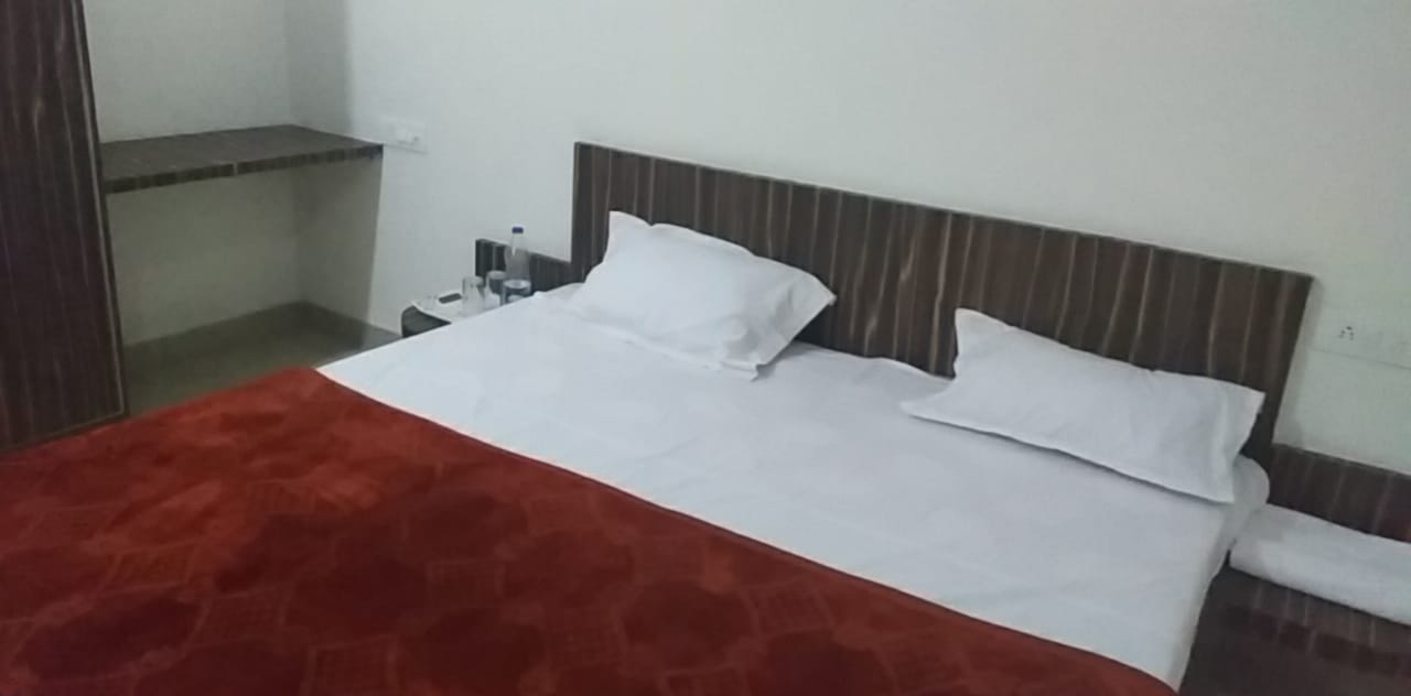 Hotel Samrat Palace  - Tap to explore photos