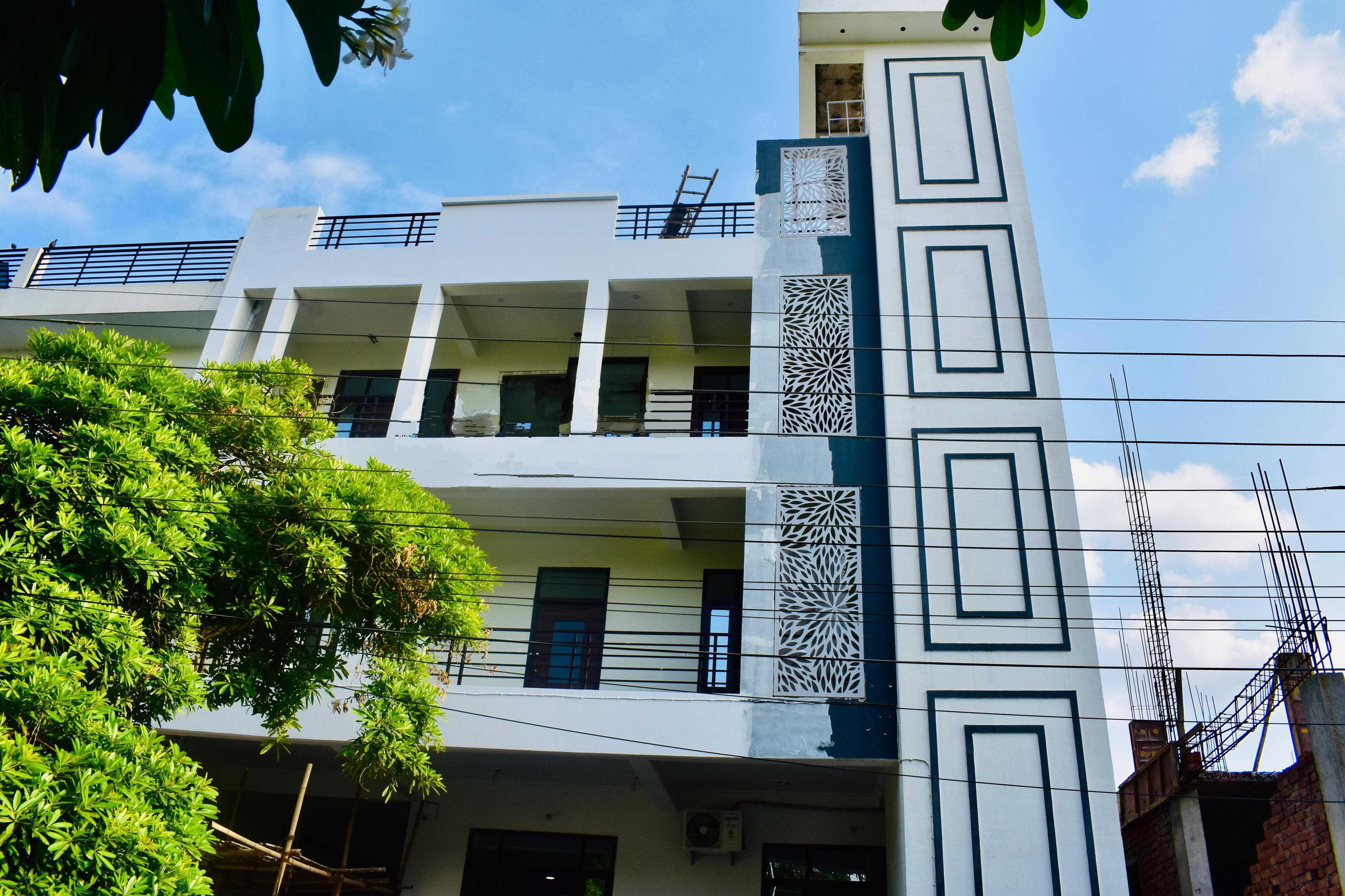 Hotel O THE GOMTI GLITZ - Tap to explore photos