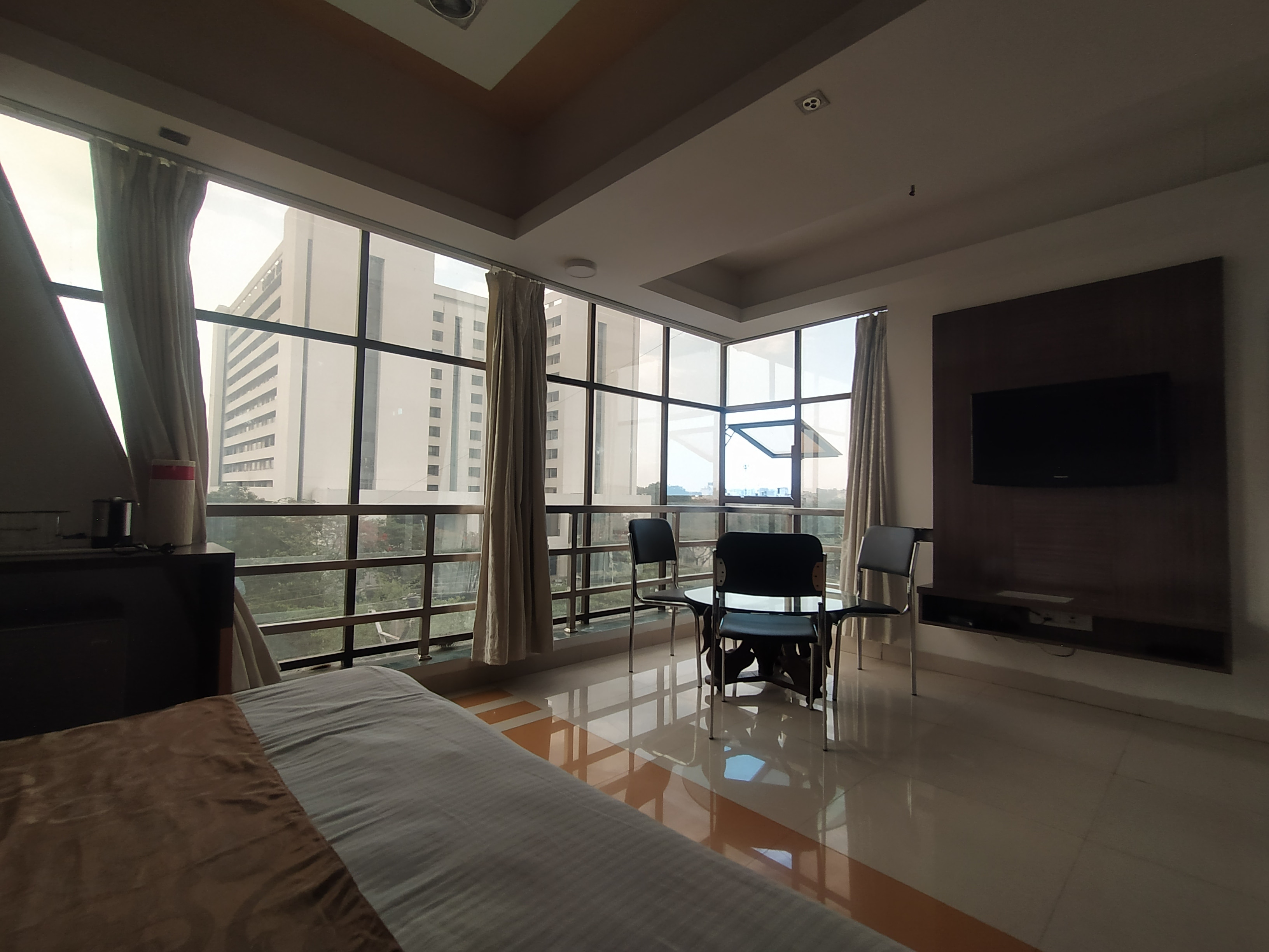 Hotel Grand Suites - Tap to explore photos