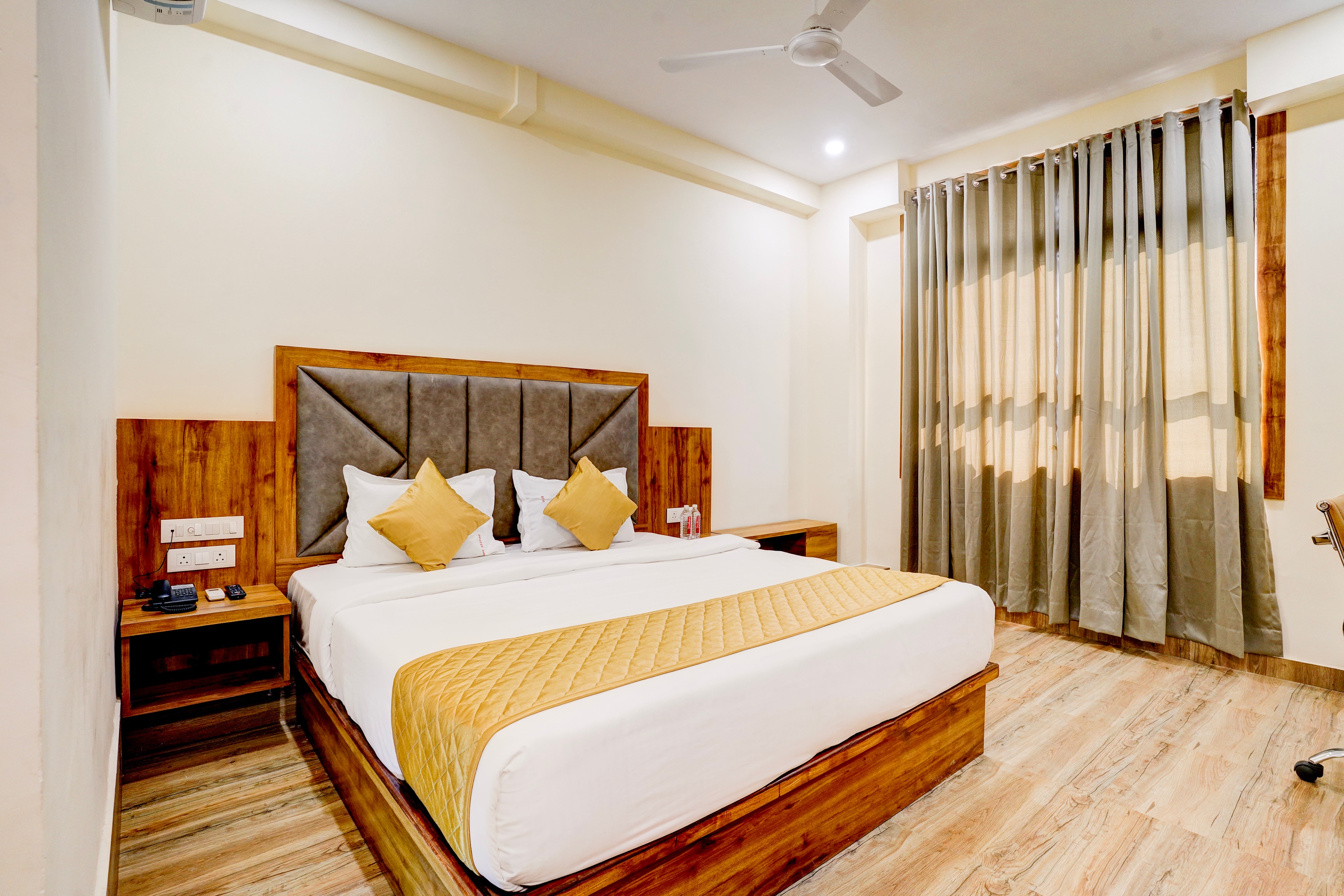 Hotel Breeze Bay - Bandra Kurla Complex (BKC), Mumbai - Tap to explore photos