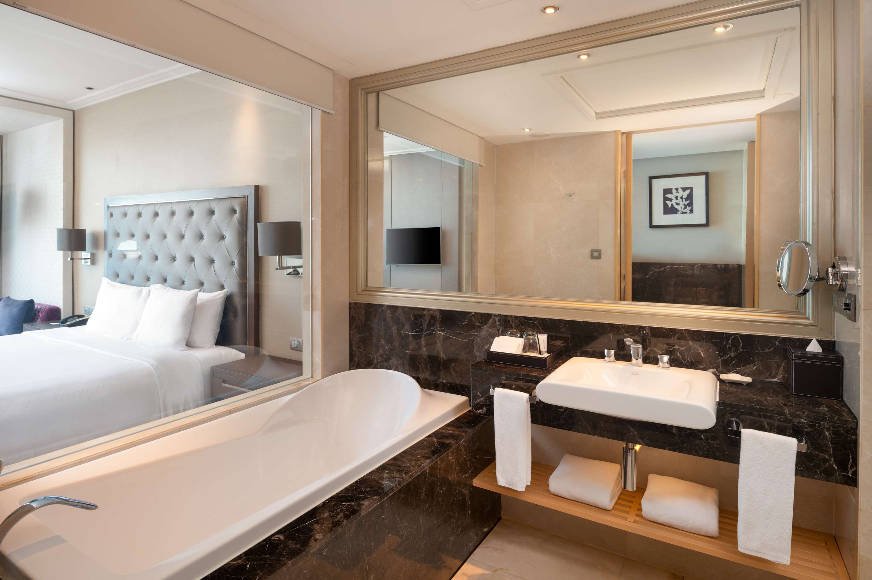 Radisson Blu Plaza Bangkok - Tap to explore photos