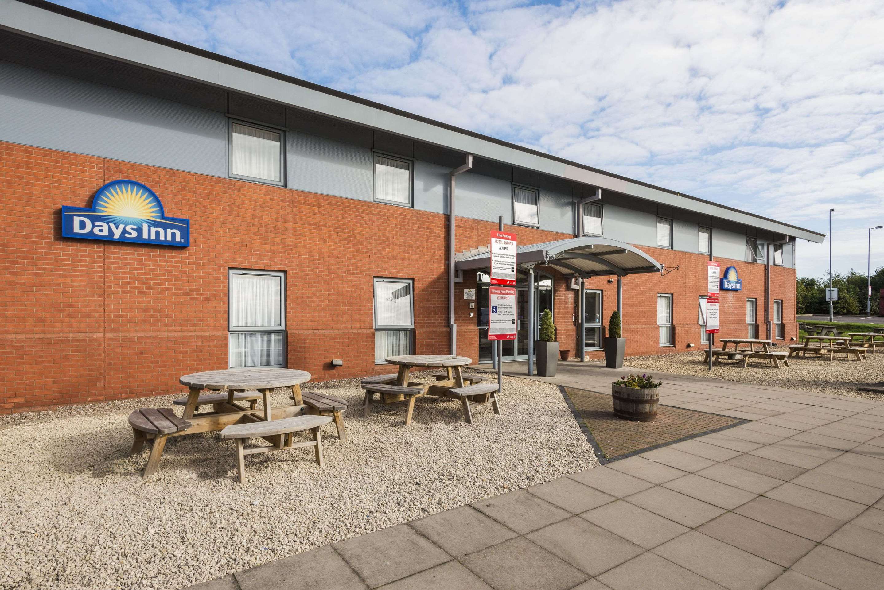 Days Inn by Wyndham Telford Ironbridge M54 - Tap to explore photos