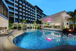 Poolside Escape Near Boracay Iconic Keyhole, Boracay
