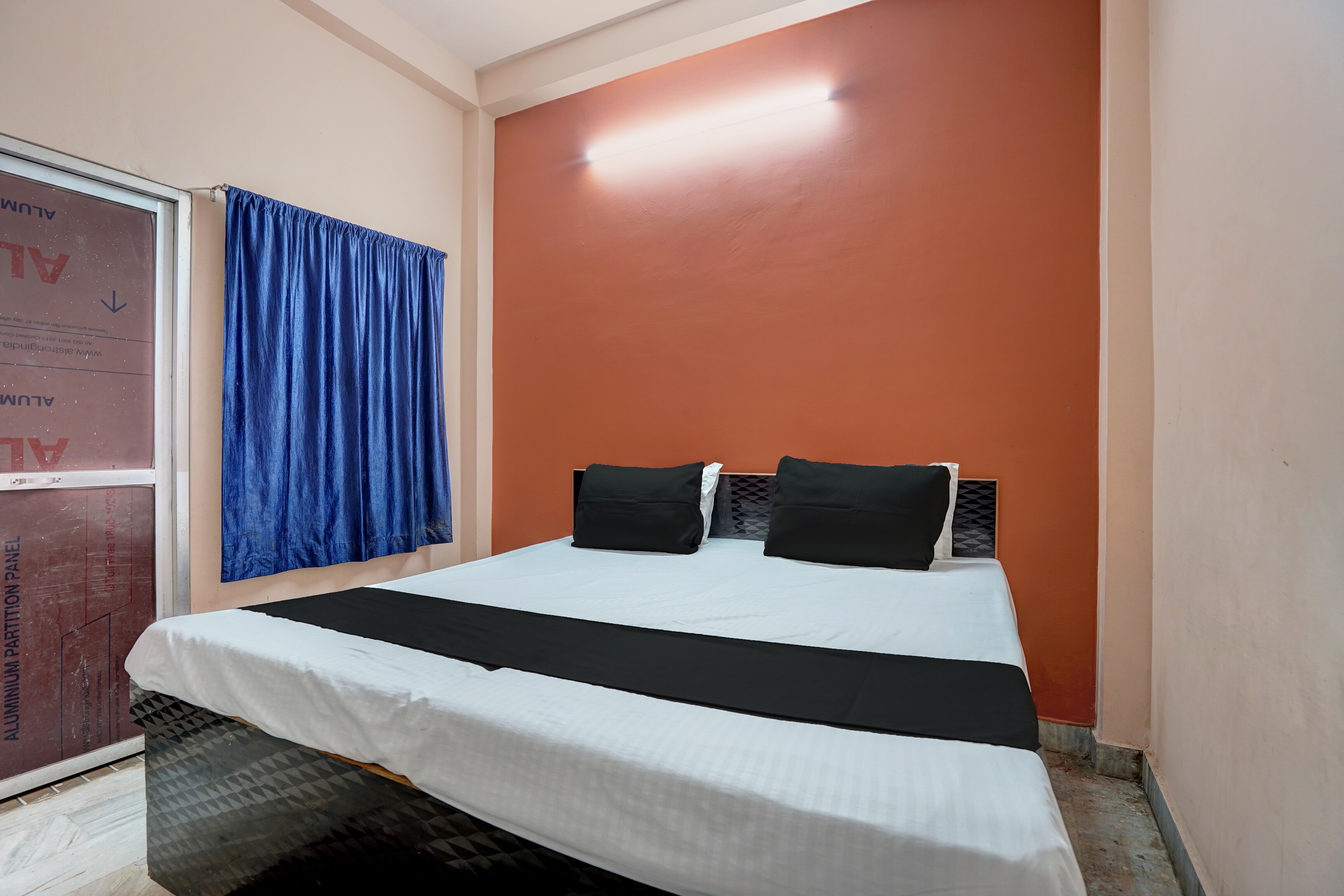 Hotel O Sharad Varanasi - Tap to explore photos