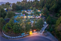 DLS Nature Trinket Resort - Dalhousie with Swimming Pool, Khajjiar