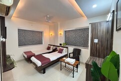 Hotel Rau Loadging, Ahilyanagar