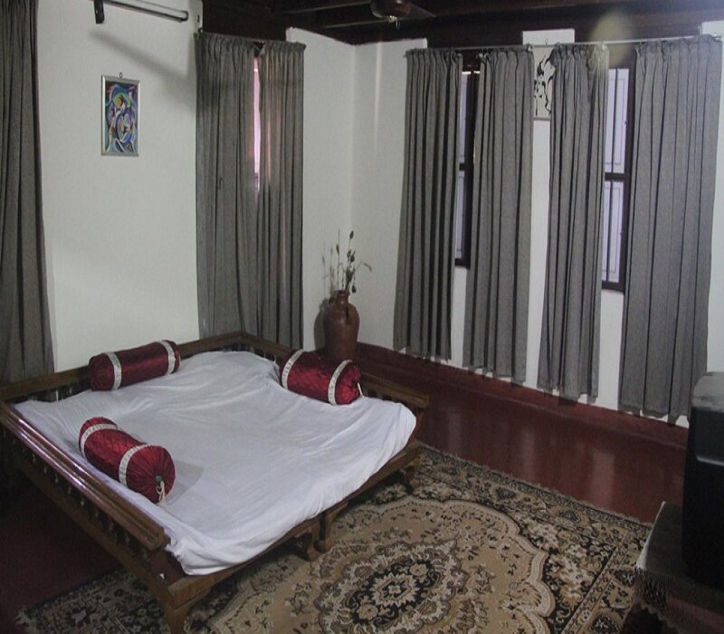 Eadens Hermitage Home Stay - Tap to explore photos