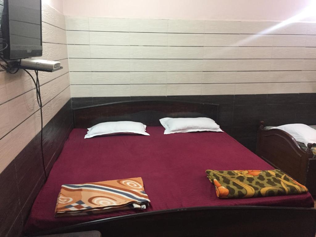 Royal Residency Guest House - Tap to explore photos