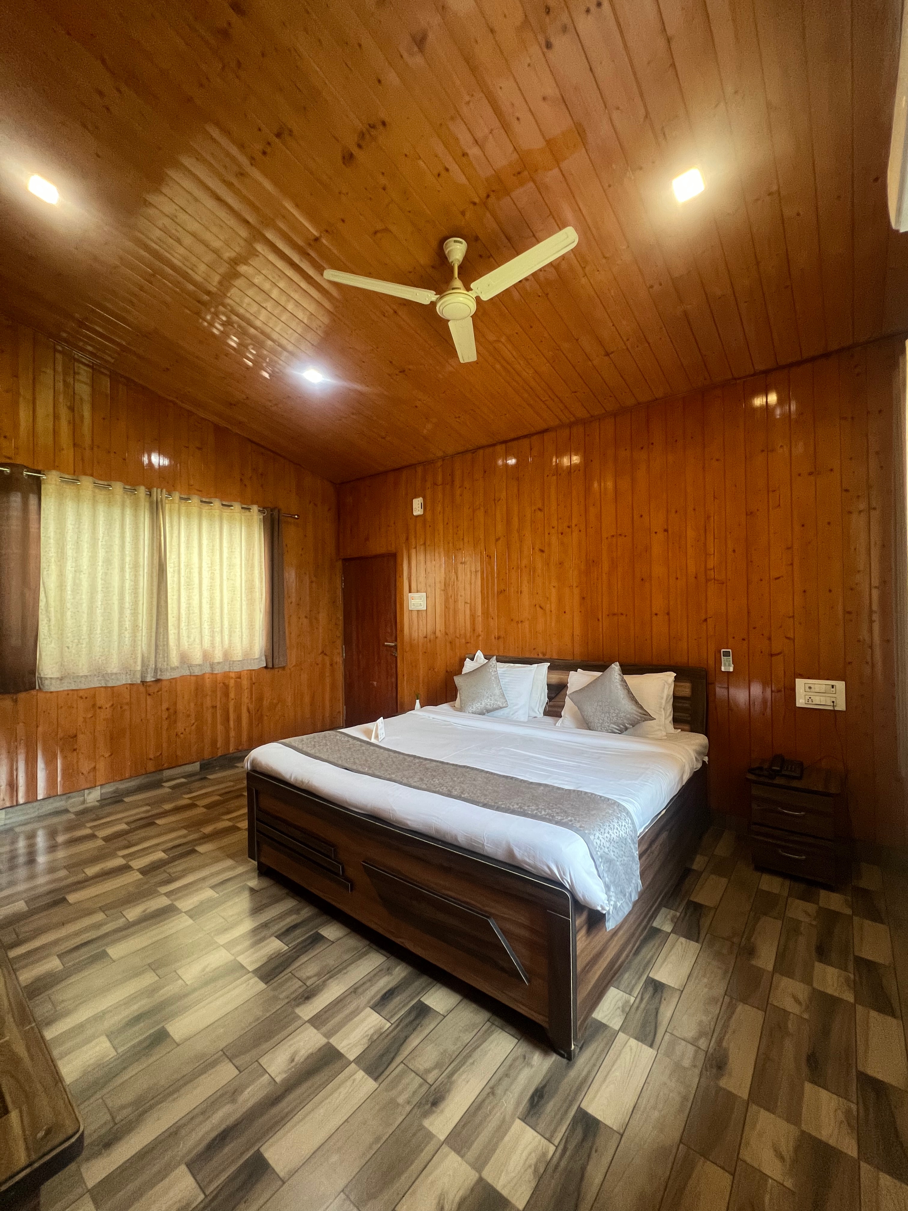 Daksh The Valley Resort - Saputara - Tap to explore photos