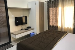 HOTEL HARI VITTHALA PALACE LODGING, Nevasa