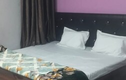 AC Deluxe Double Bed 