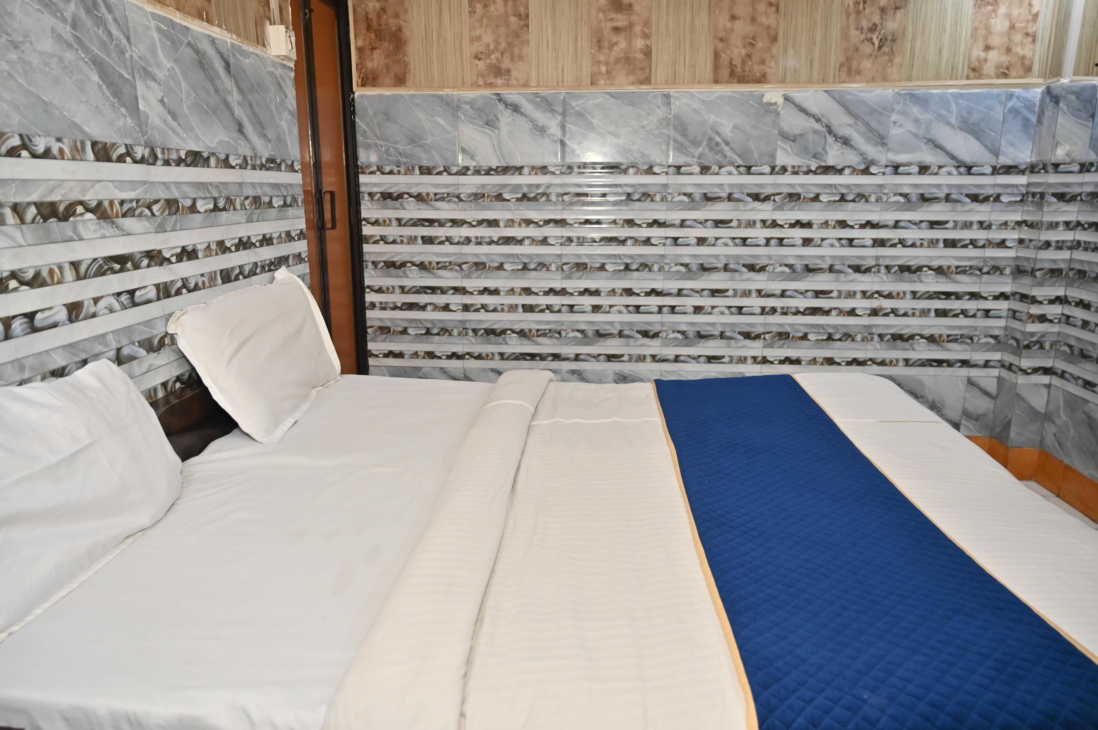 Hotel New Geetanjali Lucknow - Tap to explore photos