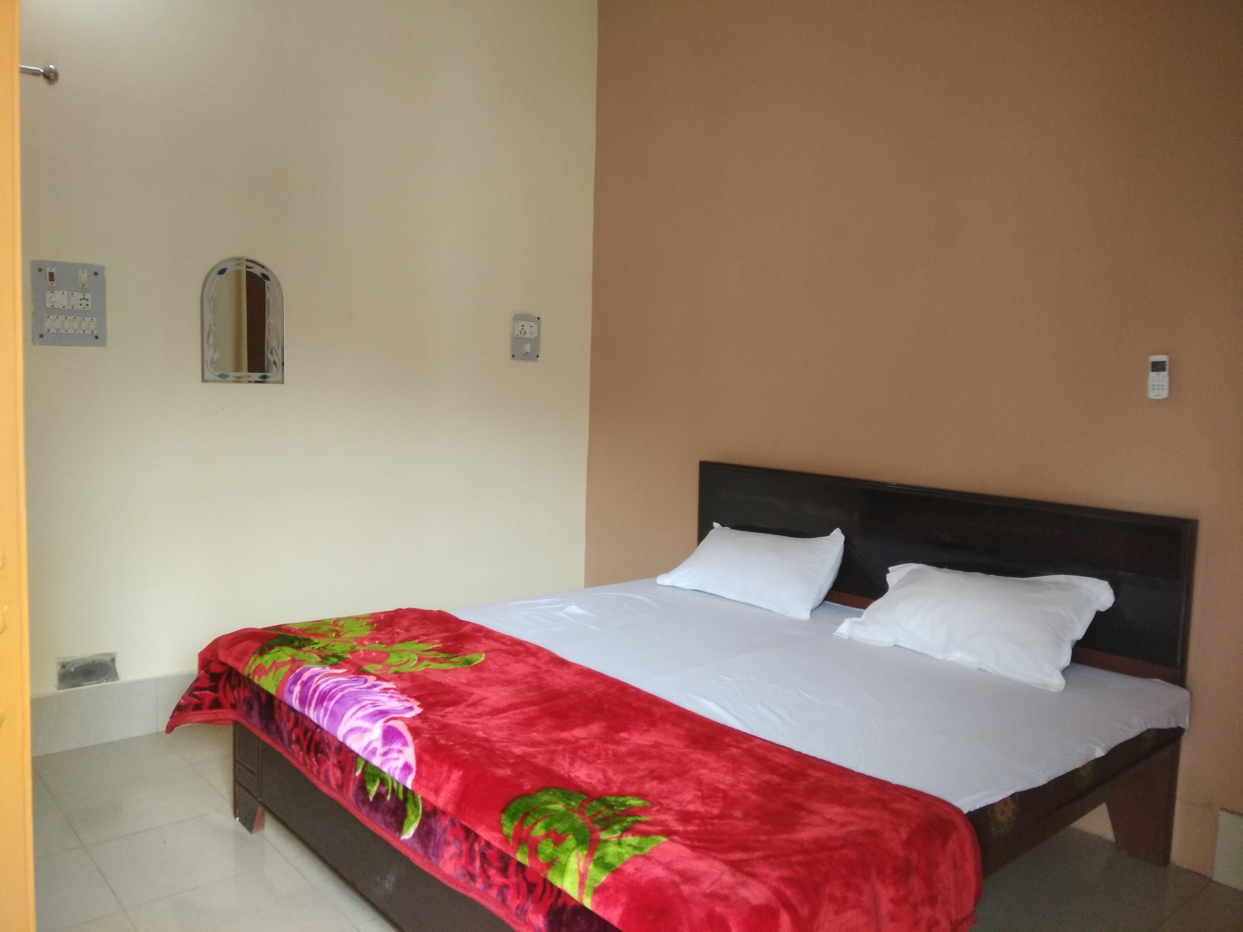 Kaushil Paying Guest House - Tap to explore photos