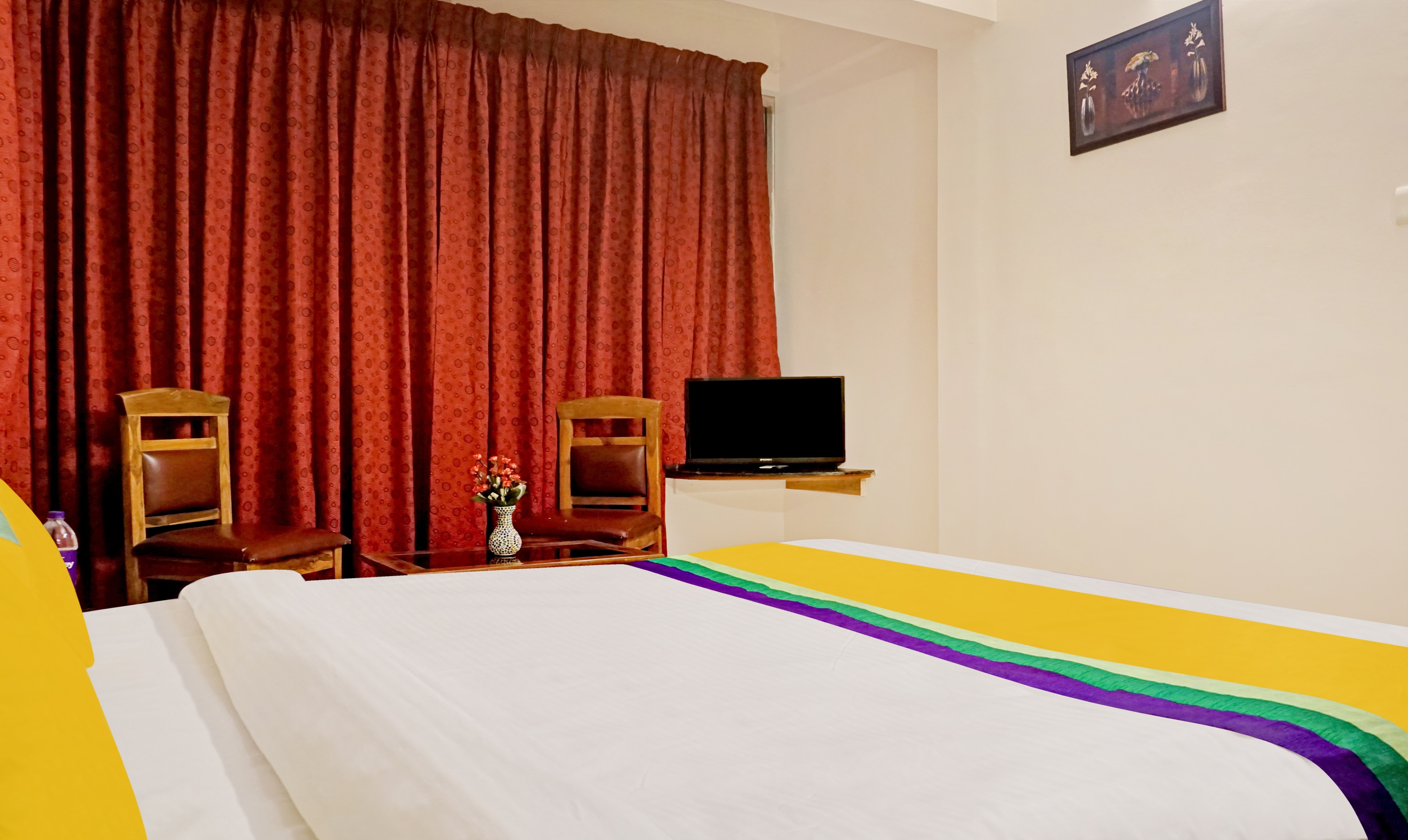 Itsy Hotels Crown Inn - Tap to explore photos