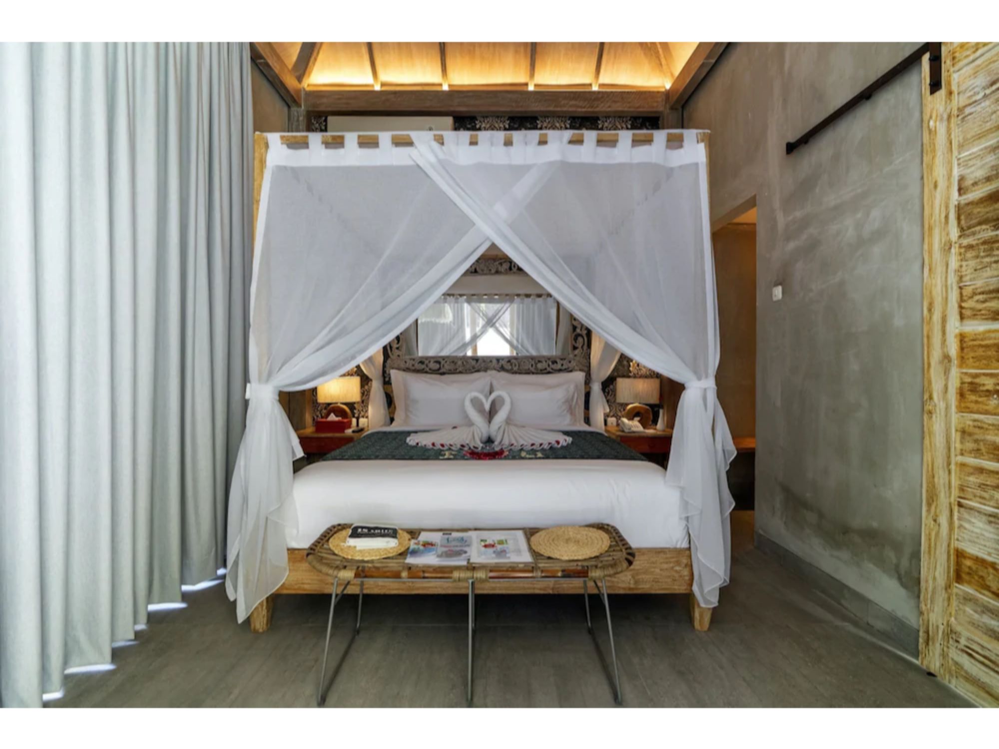 18 Suite Villa Loft at Kuta - Tap to explore photos
