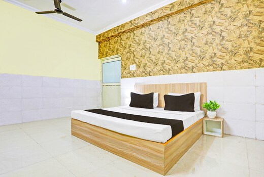 OYO 826796 Grav Residency