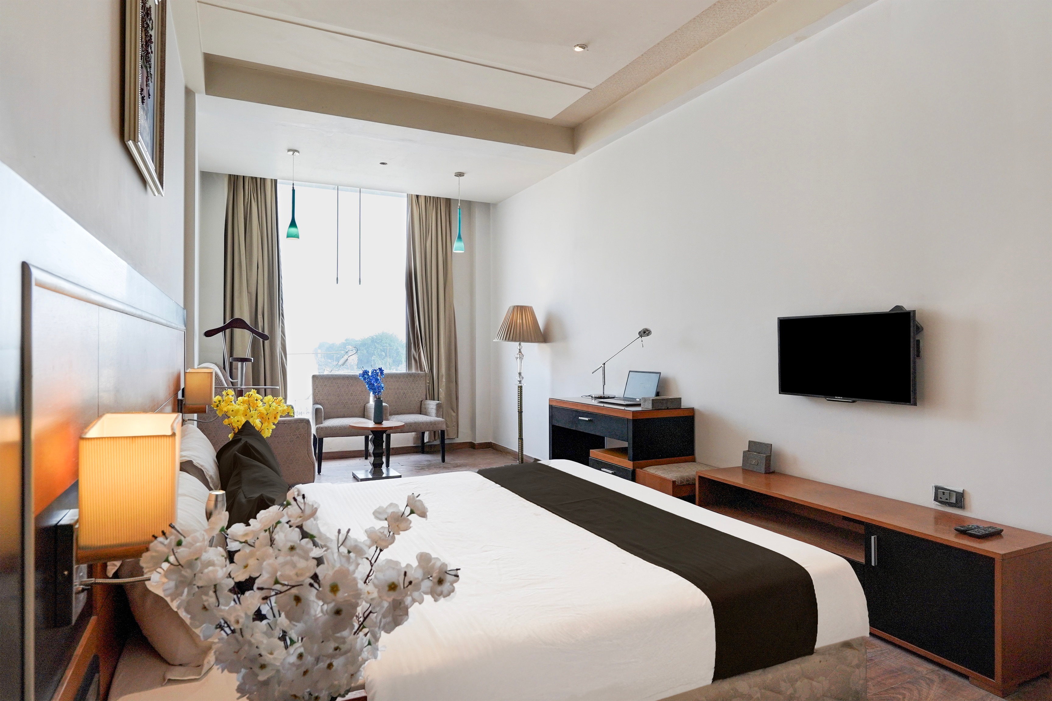 Super Townhouse Oak Agra Near Sultanganj Puliya Formerly BB Grand - Tap to explore photos