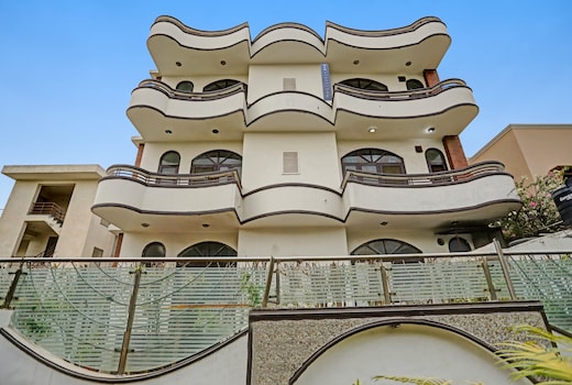 Townhouse The Premier View Near ISKCON Temple Noida