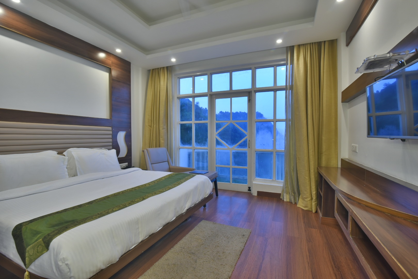 DLS Highland resort and Spa - Tap to explore photos