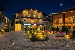 CDS 2BHK Scenic Mountain View Homestay for Couples and Families, Shimla