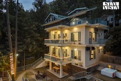 StayVista at Pinecrest Manor - Outdoor Jacuzzi, Kasauli