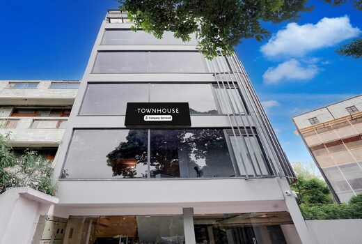 Super Townhouse Preet Vihar Metro Station