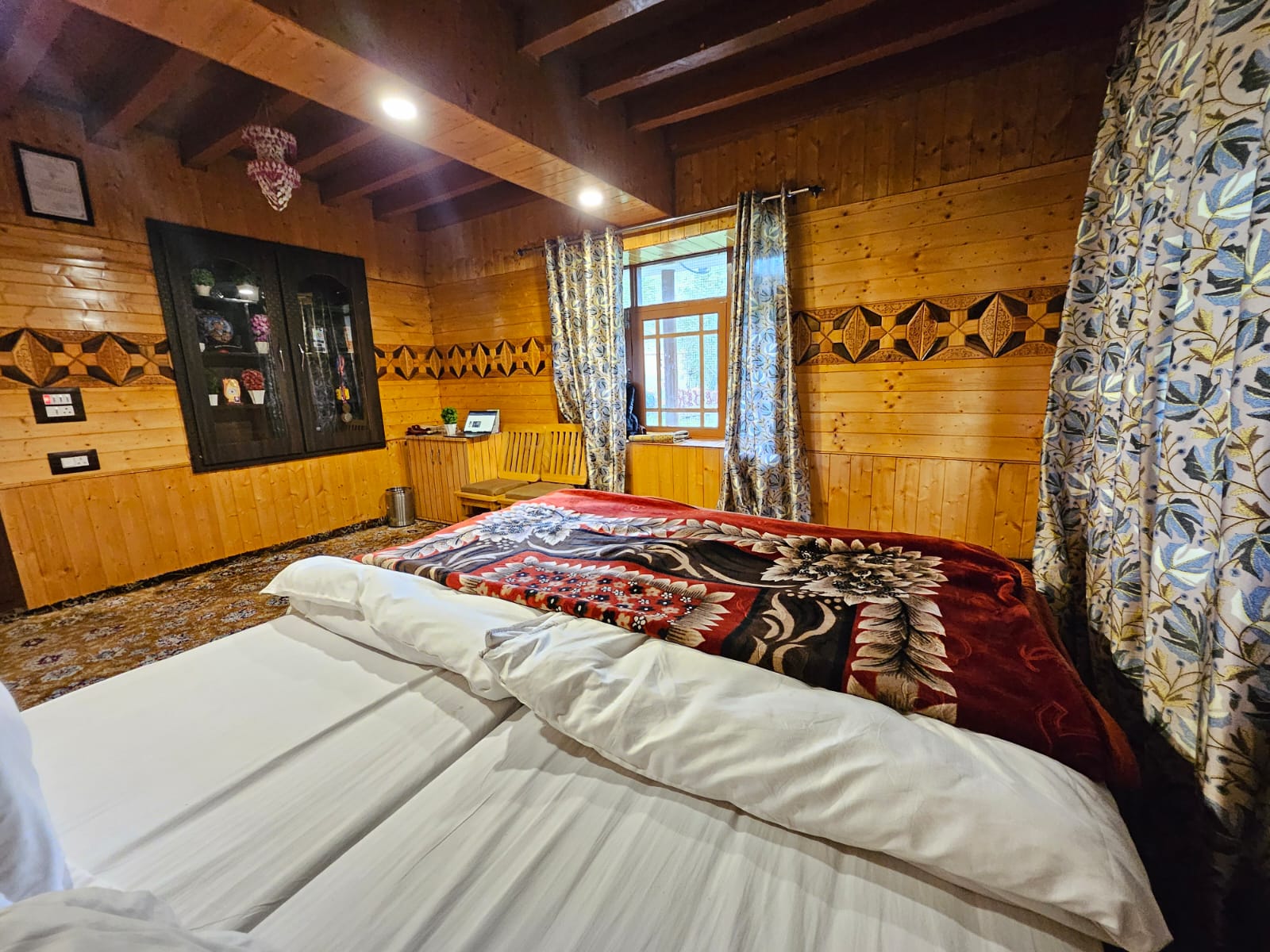 Tabasum Guest House - Tap to explore photos