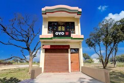 SPOT ON Rv Hotel, Prayagraj