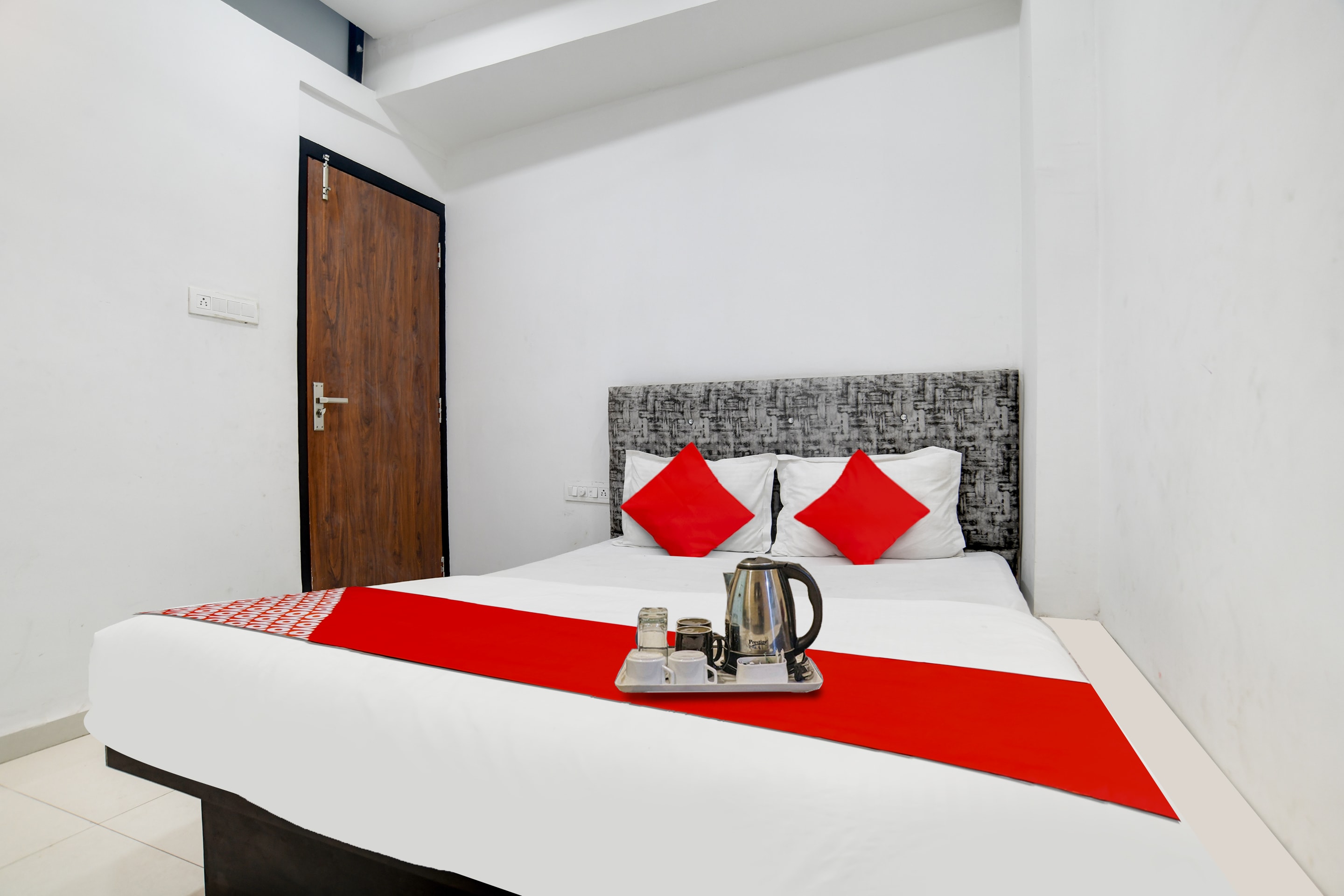 Hotel O king devish - Tap to explore photos