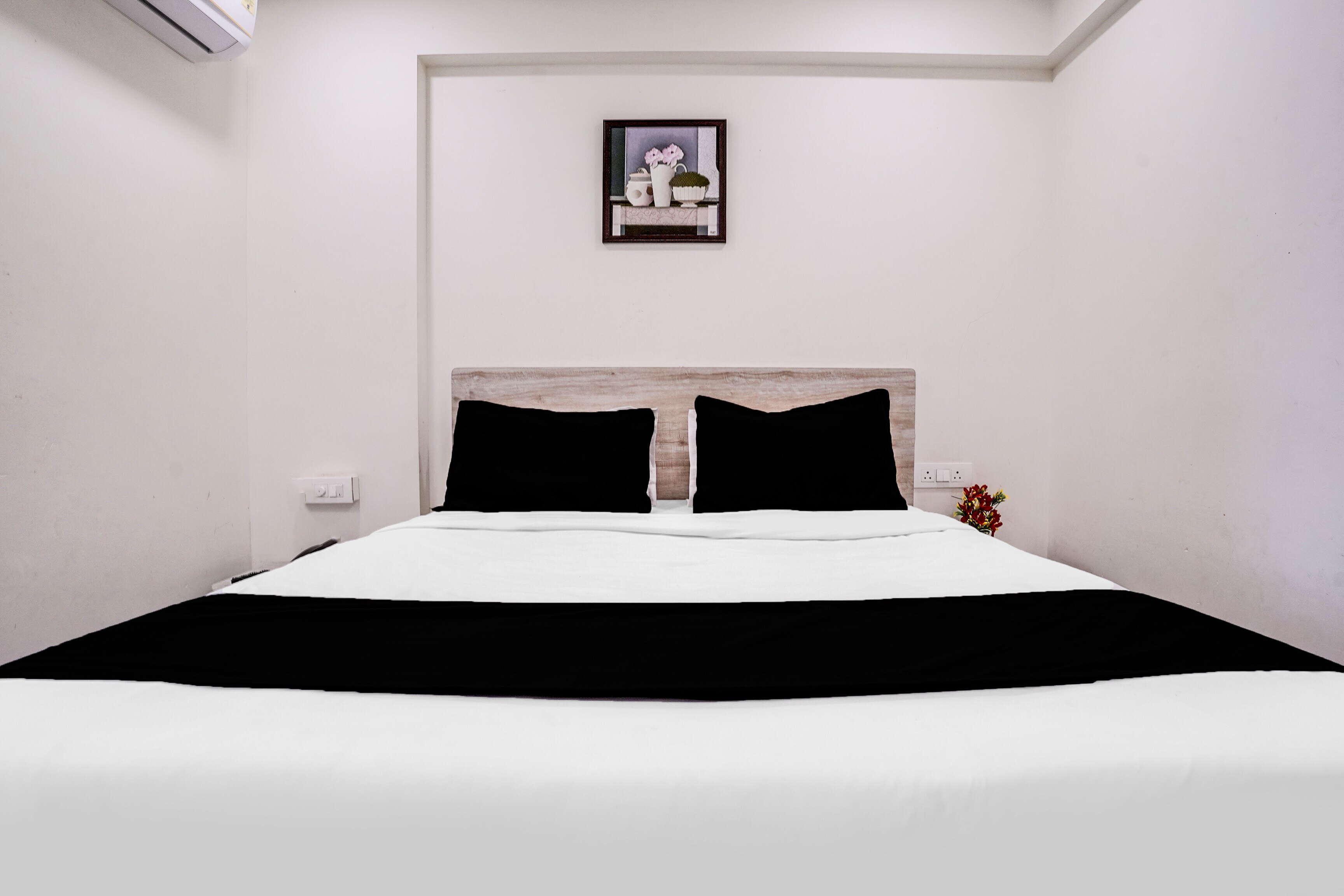 Hotel O Samarth Nagar formerly Bhakti Inn - Tap to explore photos
