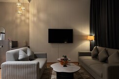 Aangan The Luxury Suite Pool Netflix, Gurgaon