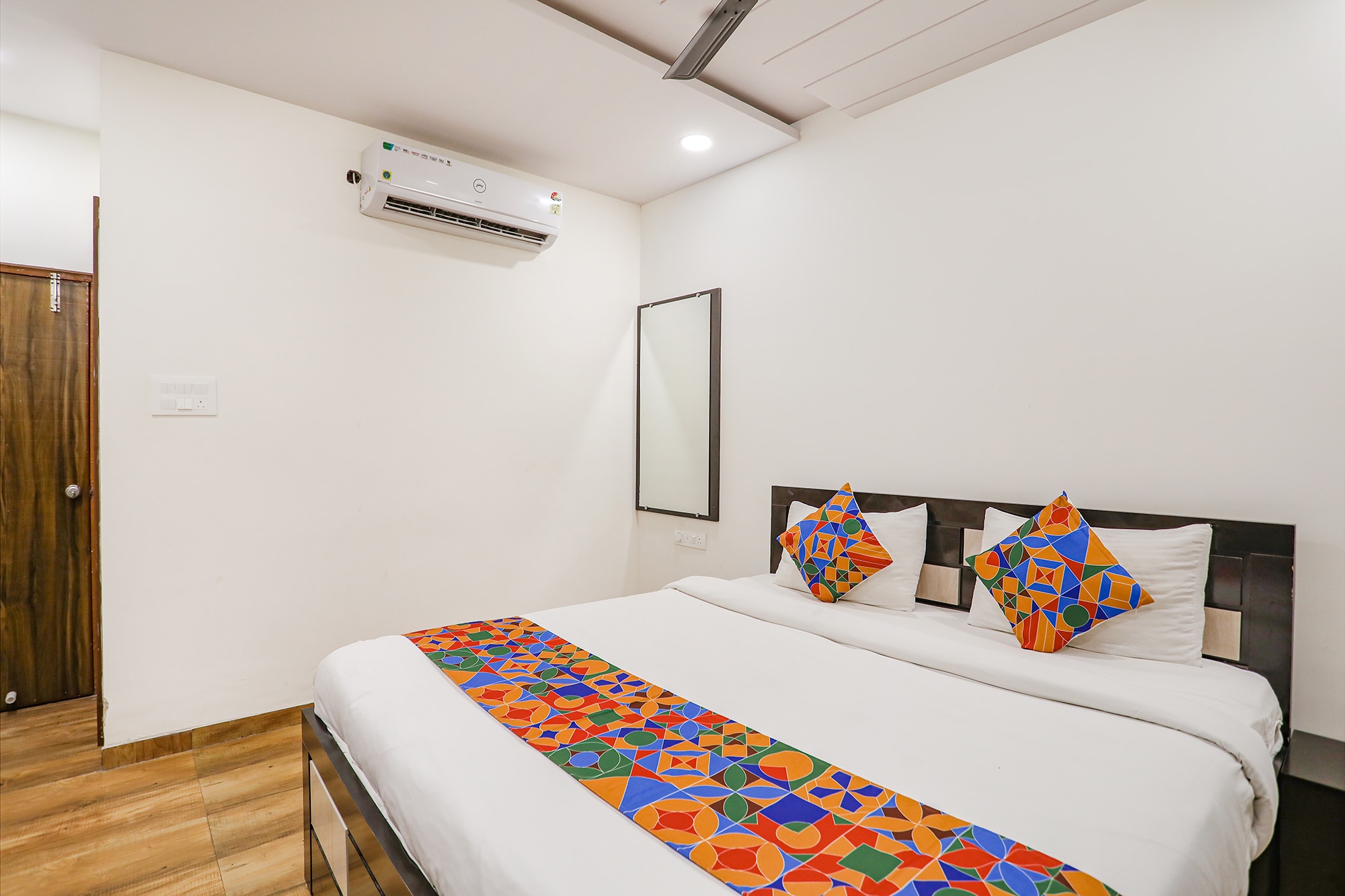 FabHotel Royal Stay - Beltarodi - Tap to explore photos