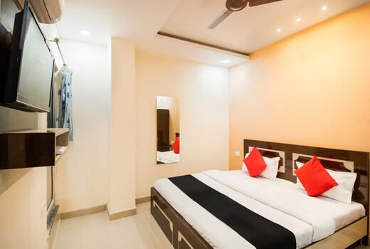 HOTEL O RADHIKA PALACE